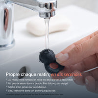 Entretien, à l’eau tiède et au savon