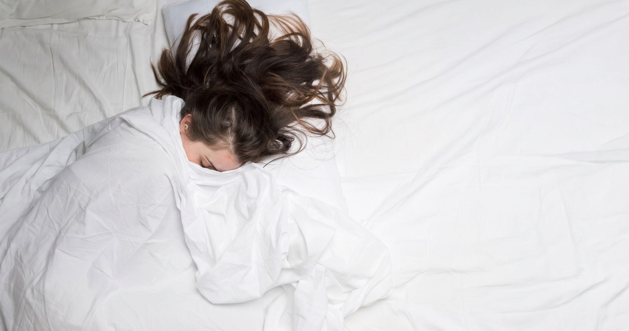 Elle dort sur le côté, le Wav Dream dans l’oreille